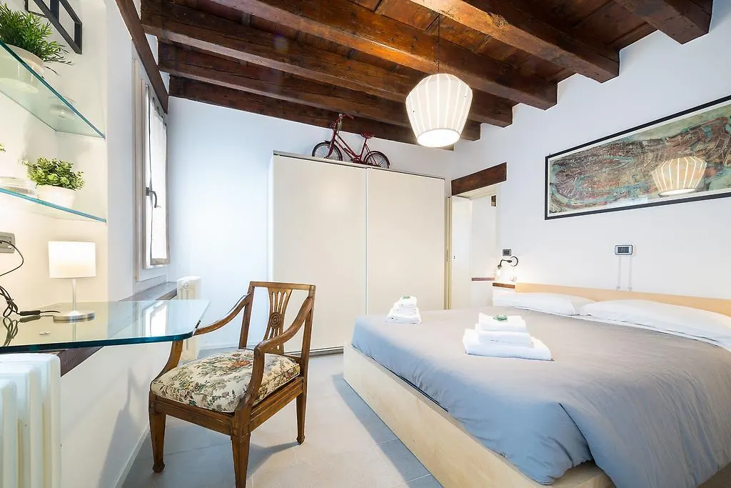Ve.N.I.Ce Cera Casa Santo Stefano Apartment Venice 0*,