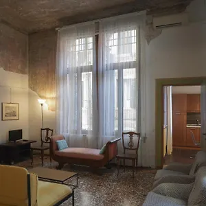  Apartment Melusina Rialto Historical Center